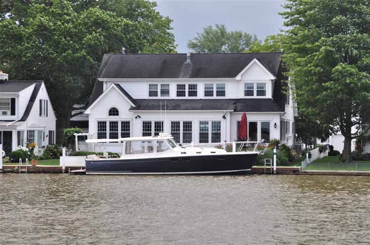 houses on canals